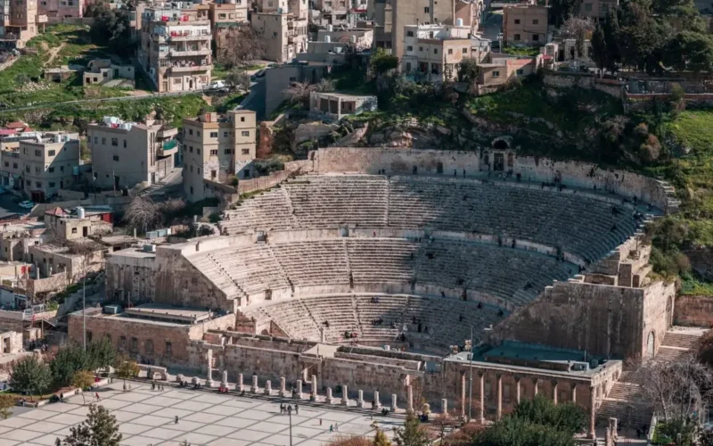 انخفاض ملحوظ على درجات الحرارة وفرص زخات مطرية بشمال الأردن